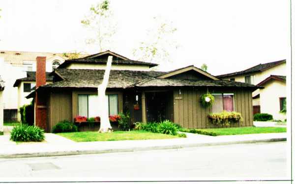 16871 Sims St in Huntington Beach, CA - Building Photo - Building Photo