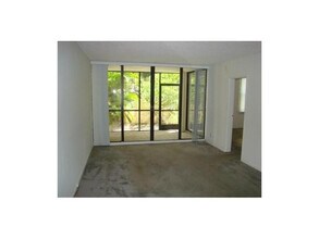8433 Forest Hills Dr in Coral Springs, FL - Building Photo - Building Photo