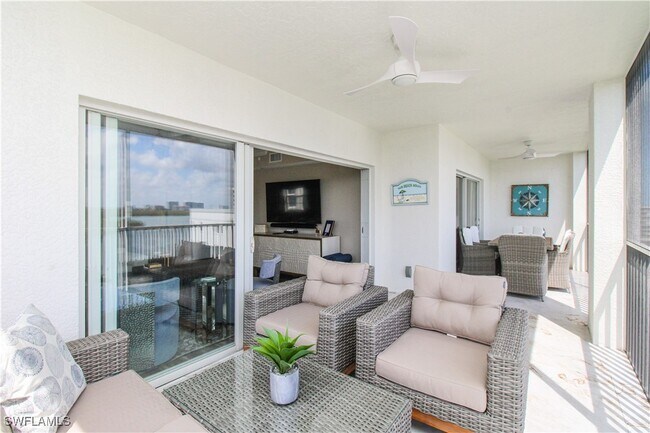 35 Bluebill Ave in Naples, FL - Building Photo - Building Photo
