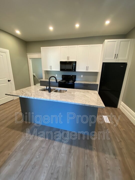 203 Rubidge St in Peterborough, ON - Building Photo
