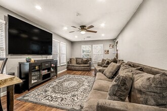 234 E 1st St in Deer Park, TX - Building Photo - Building Photo