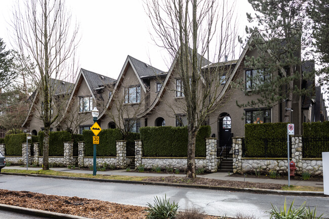 Hamlin Mews in Vancouver, BC - Building Photo - Building Photo