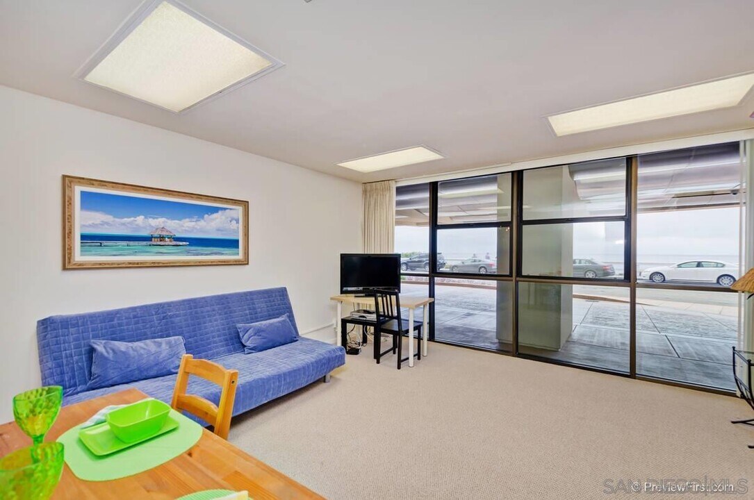 939 Coast in La Jolla, CA - Building Photo