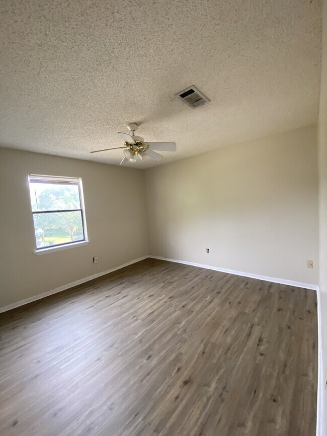 1010 Sable Dr in Pensacola, FL - Building Photo - Building Photo