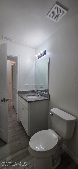 414 NE 25th Ave in Cape Coral, FL - Foto de edificio