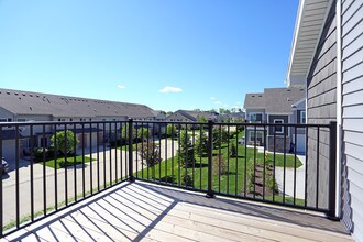 Village at Century Run Townhomes in West Des Moines, IA - Foto de edificio - Interior Photo