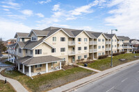 Crystal View Lodge in Ottawa, ON - Building Photo - Building Photo