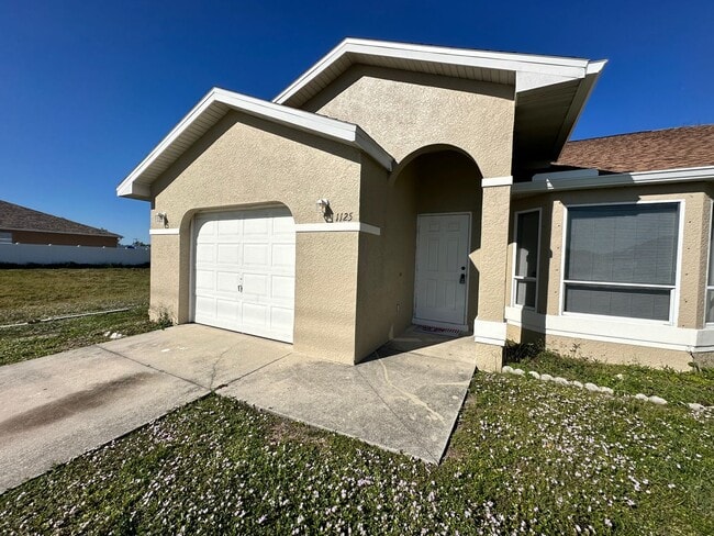 1125-1127 Diplomat Pkwy W in Cape Coral, FL - Building Photo - Building Photo