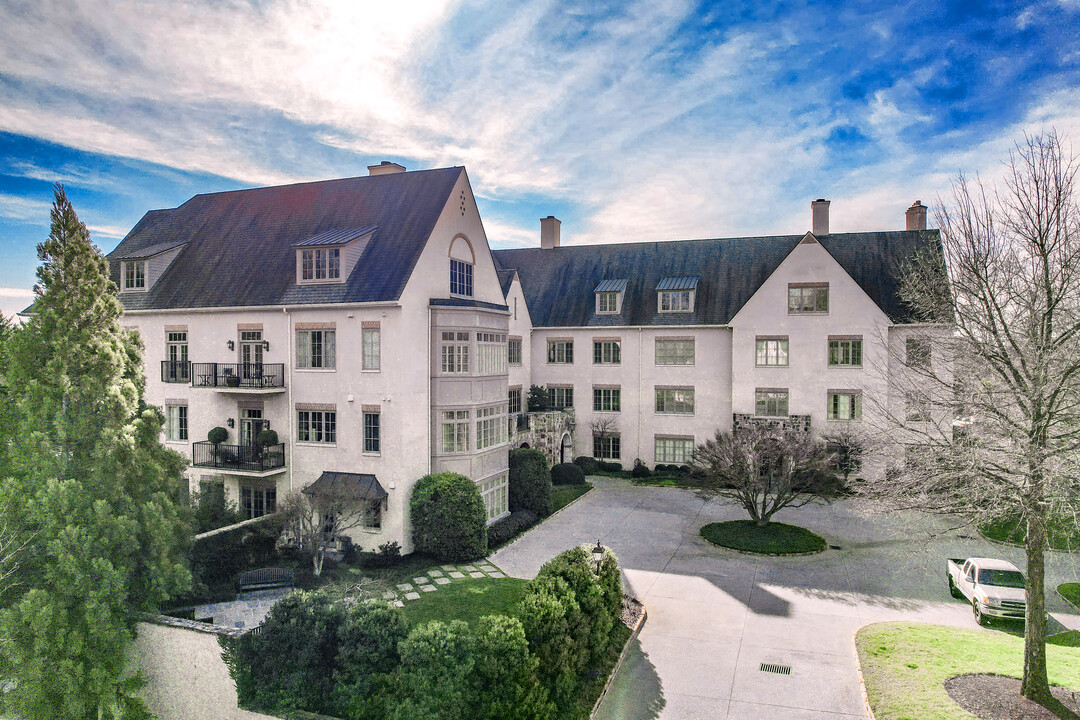 One Brookhaven in Brookhaven, GA - Foto de edificio