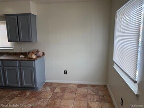 14960 Alberta Ave in Warren, MI - Foto de edificio - Building Photo