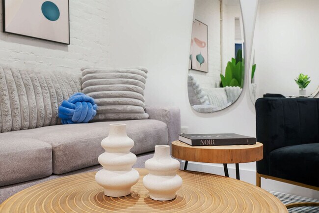 1290 1st Ave in New York, NY - Building Photo - Building Photo