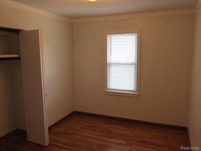 30953 7 Mile in Livonia, MI - Building Photo - Building Photo