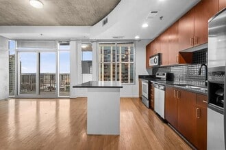 250 Pharr Rd NE in Atlanta, GA - Building Photo - Building Photo