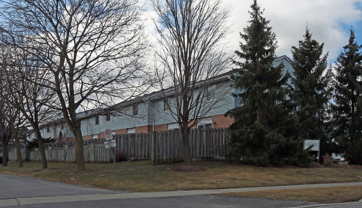 80 Ferman Dr in Guelph, ON - Building Photo