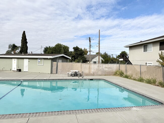 4601 Greenholme Dr in Sacramento, CA - Building Photo - Building Photo