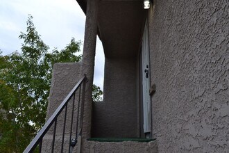 5285 Retablo Ave in Las Vegas, NV - Building Photo - Building Photo