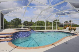 4480 Beechwood Lake Dr in Naples, FL - Building Photo