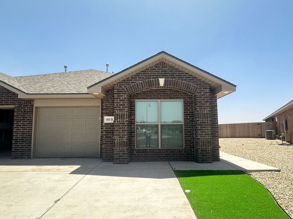 403 E 21st St in Wolfforth, TX - Building Photo