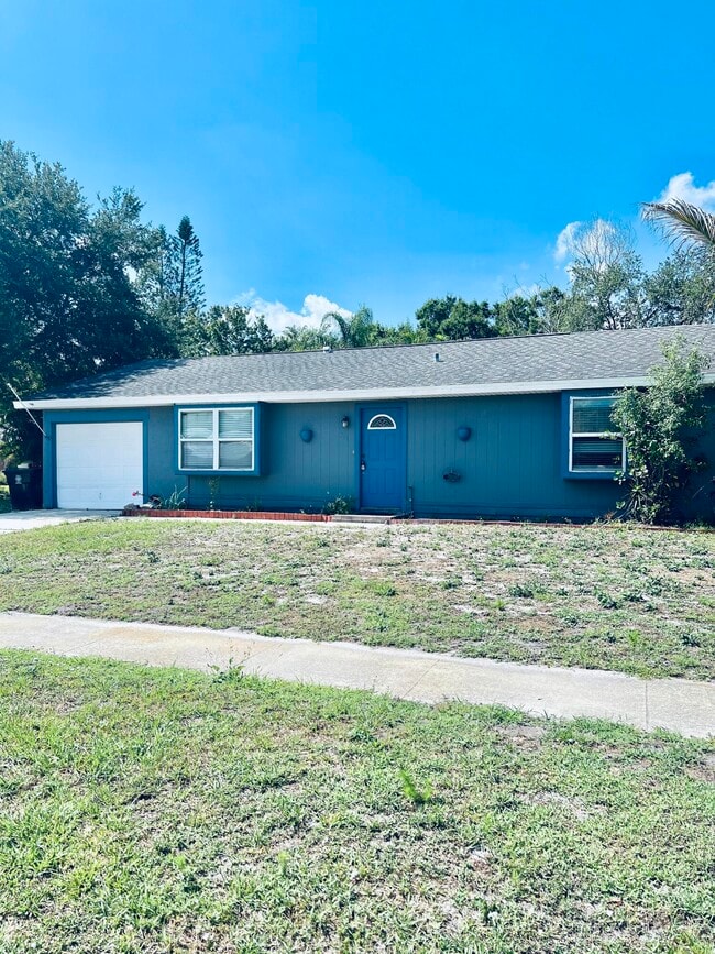 274 NE Brunson Ct in Port St. Lucie, FL - Building Photo - Building Photo