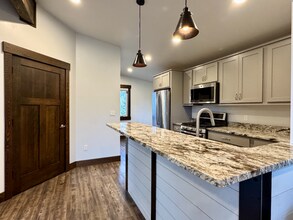 1047 Columbia Ave in Whitefish, MT - Building Photo - Building Photo