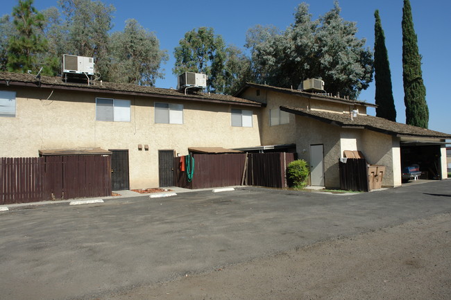 4609 Country Place Ln in Bakersfield, CA - Foto de edificio - Building Photo