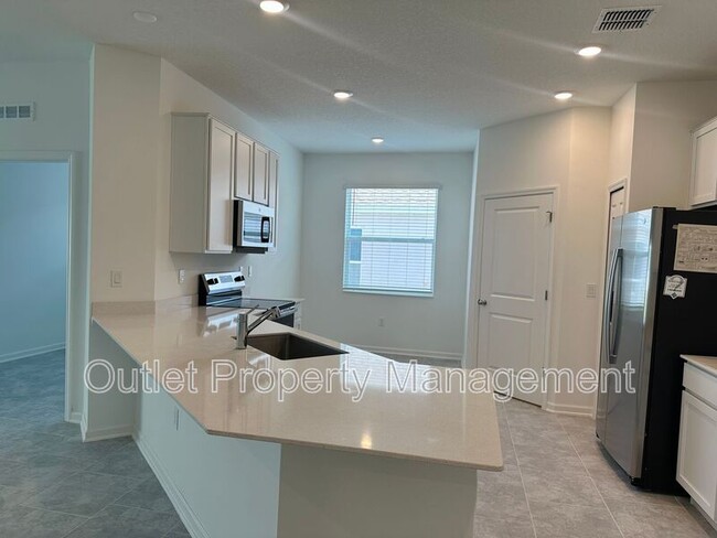 1359 Peach Crk Dr in Osteen, FL - Building Photo - Building Photo