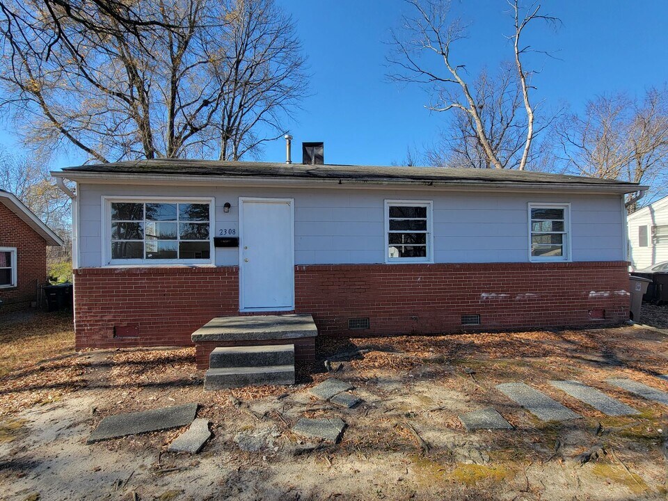 2308 Kersey St in Greensboro, NC - Foto de edificio