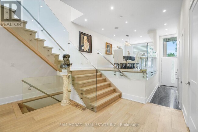 1036 Enola Ave in Mississauga, ON - Building Photo - Building Photo