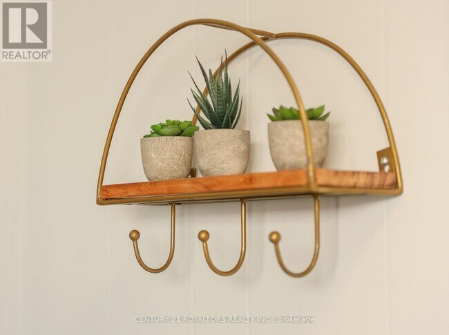 5283 Buchanan Ave in Niagara Falls, ON - Building Photo - Building Photo