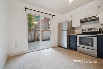 12200 NE 147th Pl in Kirkland, WA - Building Photo - Building Photo