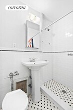 305 W 84th St in New York, NY - Building Photo - Building Photo