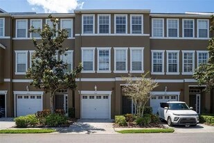 3046 Pointeview Dr in Tampa, FL - Building Photo