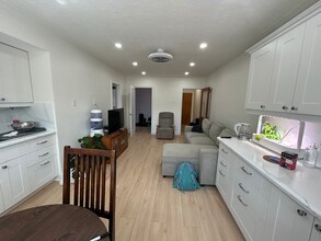 870 Millwood Rd in Toronto, ON - Building Photo - Building Photo