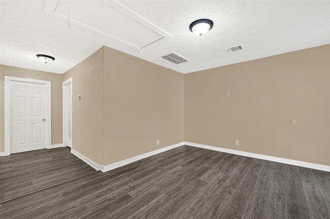 property at 305 N Live Oak St