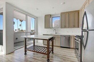 The Stanford West in Santa Monica, CA - Building Photo - Building Photo