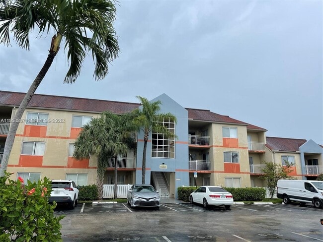 18810 NW 57th Ave in Hialeah, FL - Foto de edificio - Building Photo