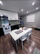 828 Dundas St W in Toronto, ON - Building Photo - Building Photo