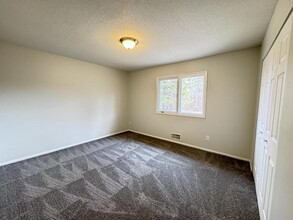 11125 River Hills Dr in Burnsville, MN - Building Photo - Building Photo
