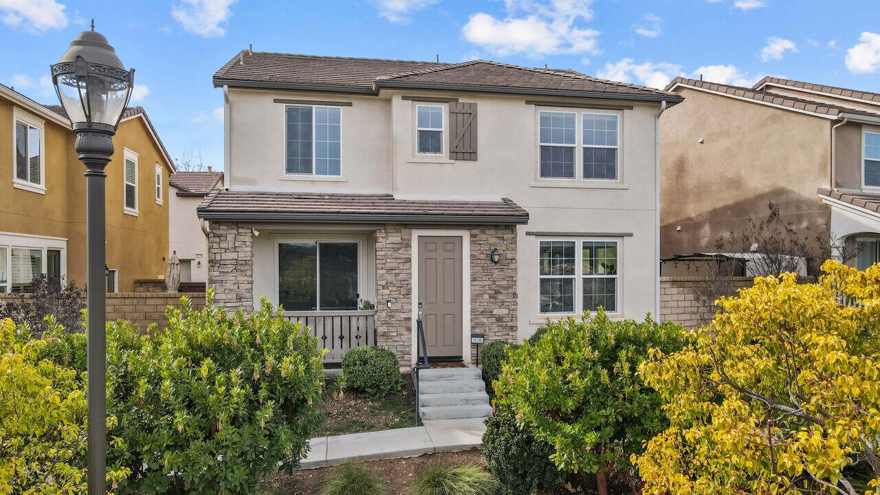 28285 N Via Sonata Dr in Santa Clarita, CA - Building Photo