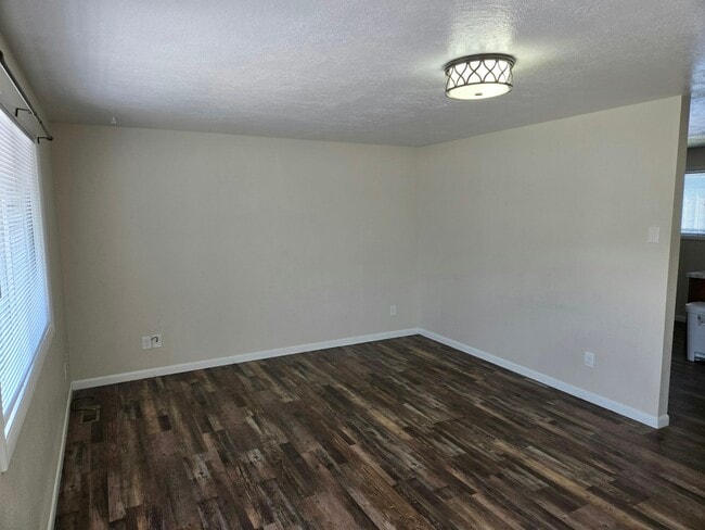 340 W Cedar St in Pocatello, ID - Building Photo - Building Photo