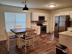 1660 Warren Way in Elizabeth City, NC - Building Photo - Building Photo