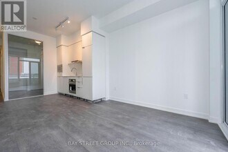 N344-N347 GOLDEN LION Hts in Toronto, ON - Building Photo - Building Photo