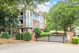 237 New Bern Pl in Raleigh, NC - Building Photo - Building Photo