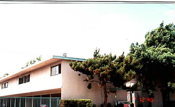 Garden Courtyard in Monterey Park, CA - Building Photo - Building Photo