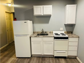 5423-5425 E 27th St in Kansas City, MO - Foto de edificio - Building Photo