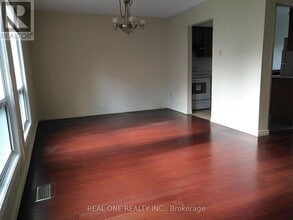 646 Village Pkwy in Markham, ON - Building Photo - Building Photo