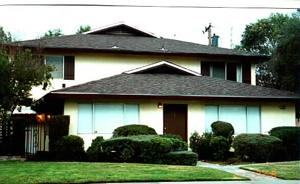 2421 Northrop Ave in Sacramento, CA - Building Photo - Building Photo