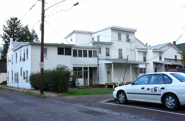 4-18 E 3rd St in Bloomsburg, PA - Building Photo - Building Photo