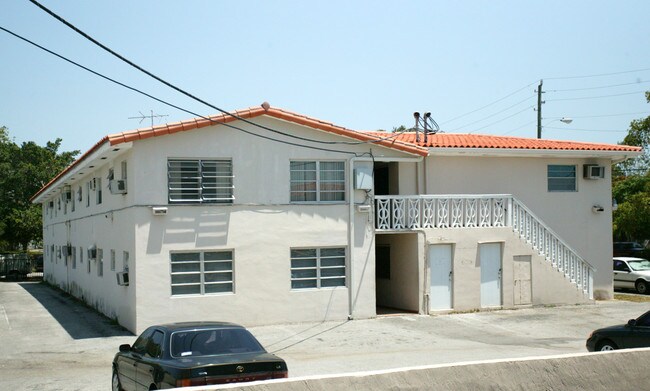 3301 SW 9th St in Miami, FL - Building Photo - Building Photo