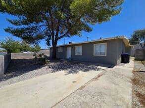 2732 Berg St in North Las Vegas, NV - Building Photo - Building Photo